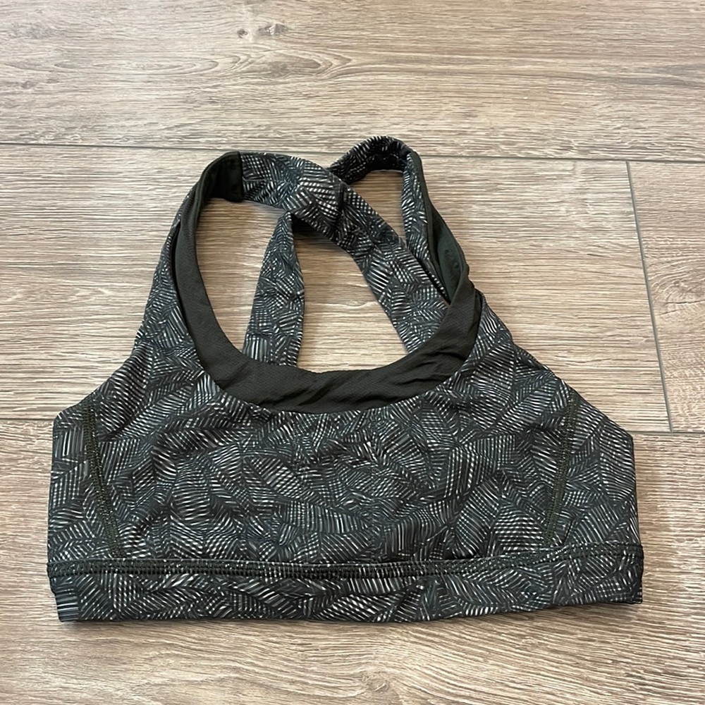 Lululemon sports bra